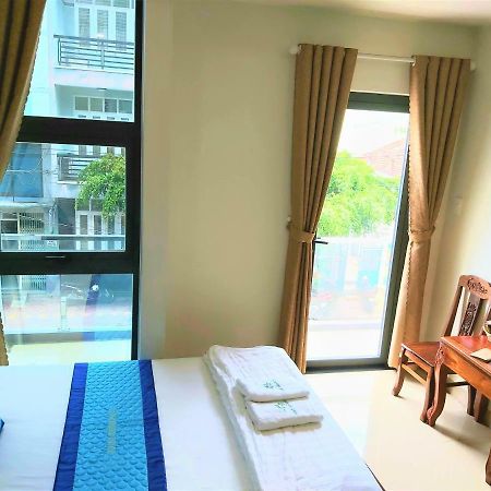 Nhat Tan Hotel Куинён Экстерьер фото
