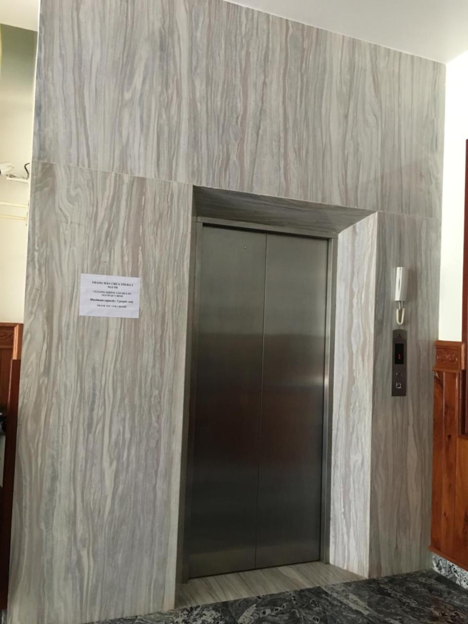 Nhat Tan Hotel Куинён Экстерьер фото