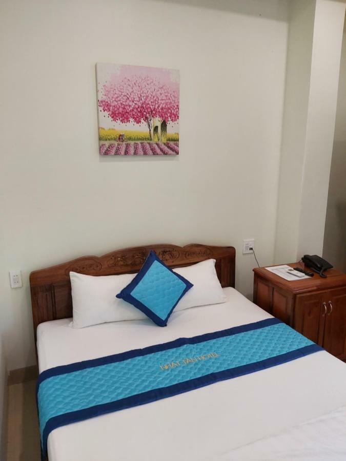 Nhat Tan Hotel Куинён Экстерьер фото