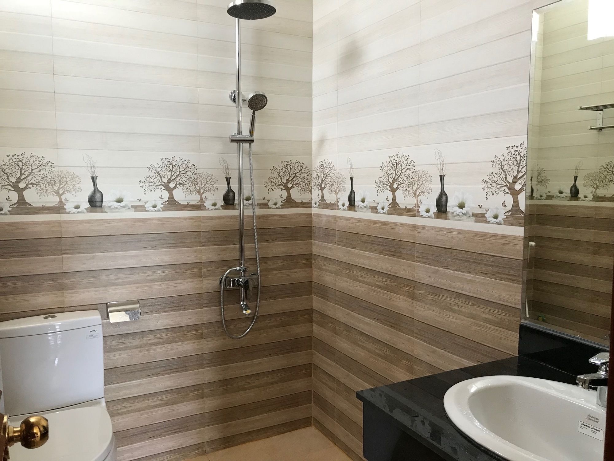 Nhat Tan Hotel Куинён Экстерьер фото