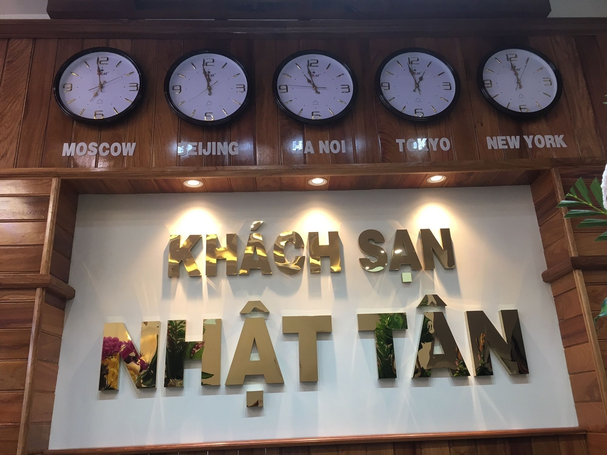 Nhat Tan Hotel Куинён Экстерьер фото