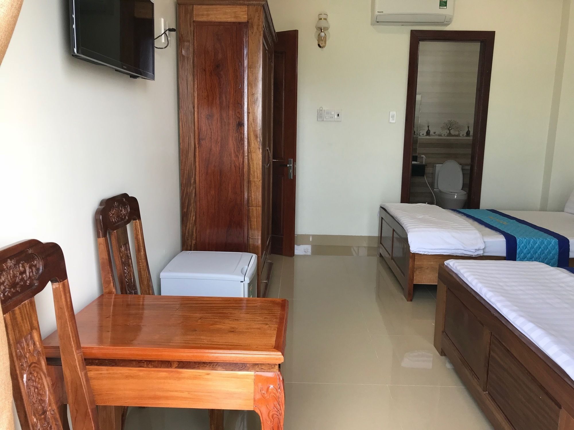 Nhat Tan Hotel Куинён Экстерьер фото