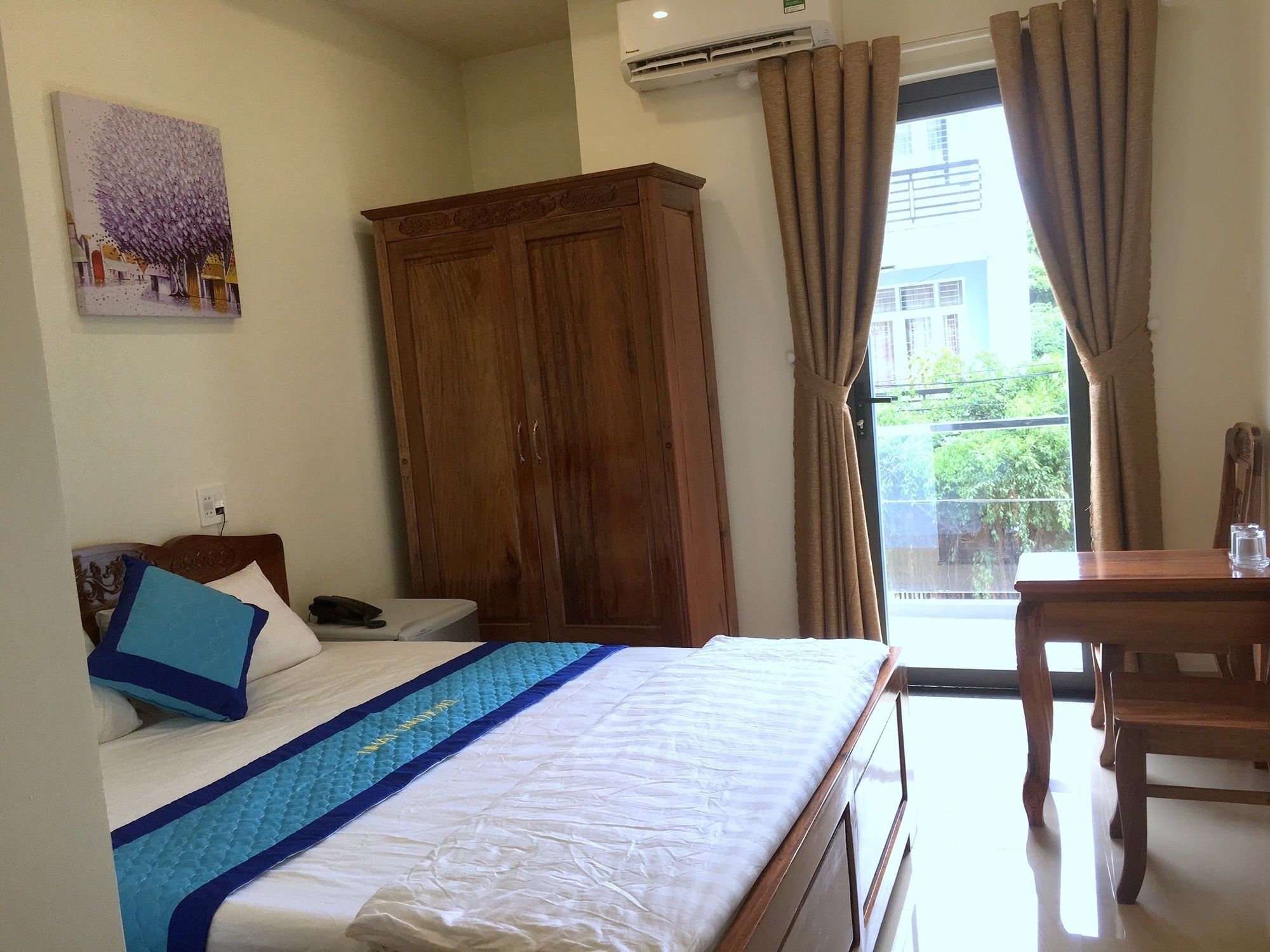 Nhat Tan Hotel Куинён Экстерьер фото