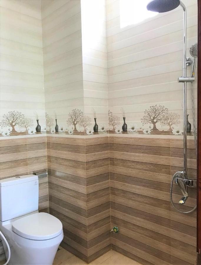 Nhat Tan Hotel Куинён Экстерьер фото